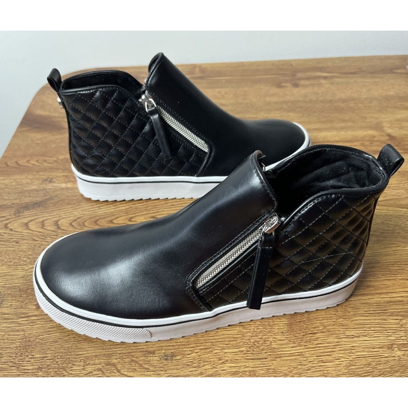 Steve Madden Girls Shoes Vicey Sneaker - Size 5M - Color Black