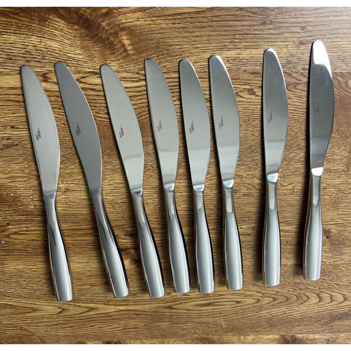 Our Table Beckett Mirror 18/10 Stainless Steel 40-Piece for 8 Flatware Set