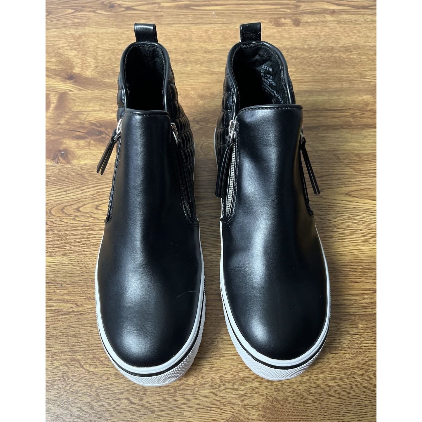 Steve Madden Girls Shoes Vicey Sneaker - Size 5M - Color Black