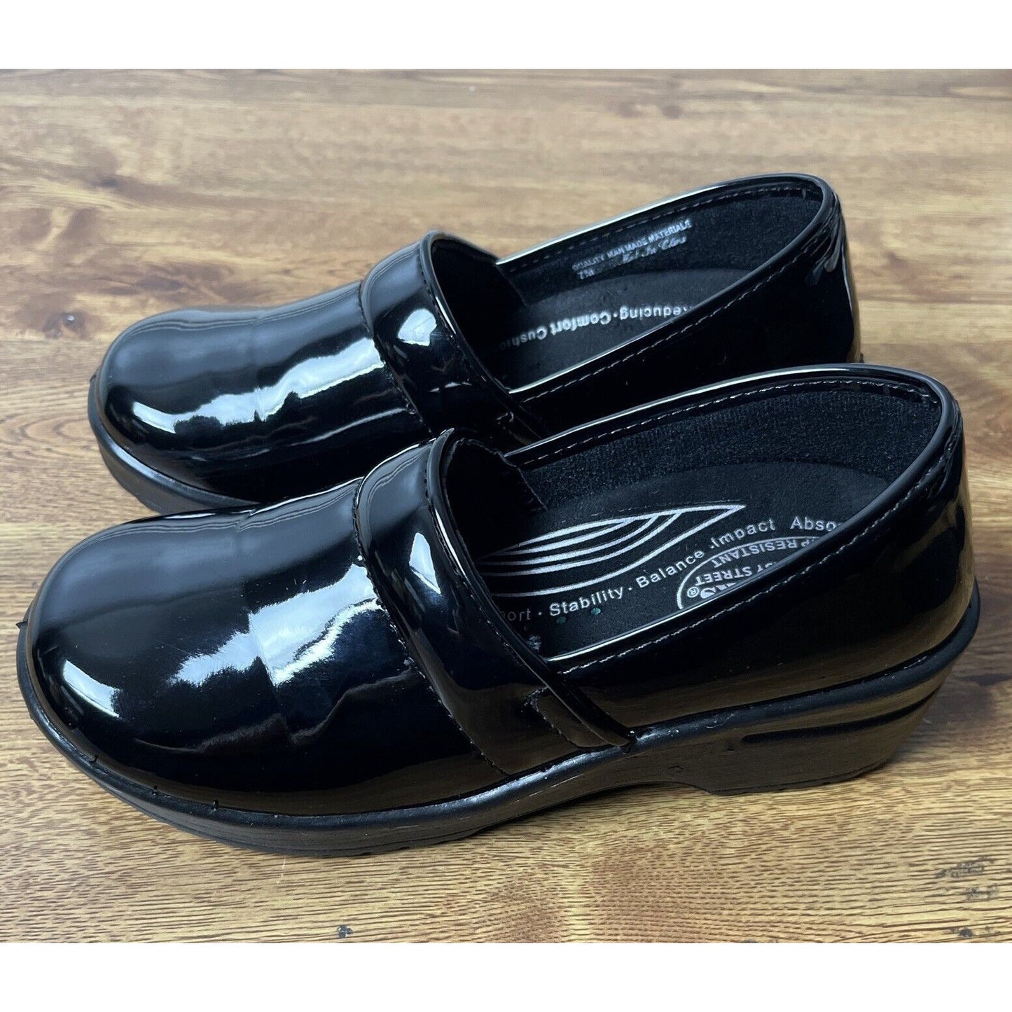 Easy Works Women's LYNDEE Health Care Professional Shoe, Black Patent, 7M