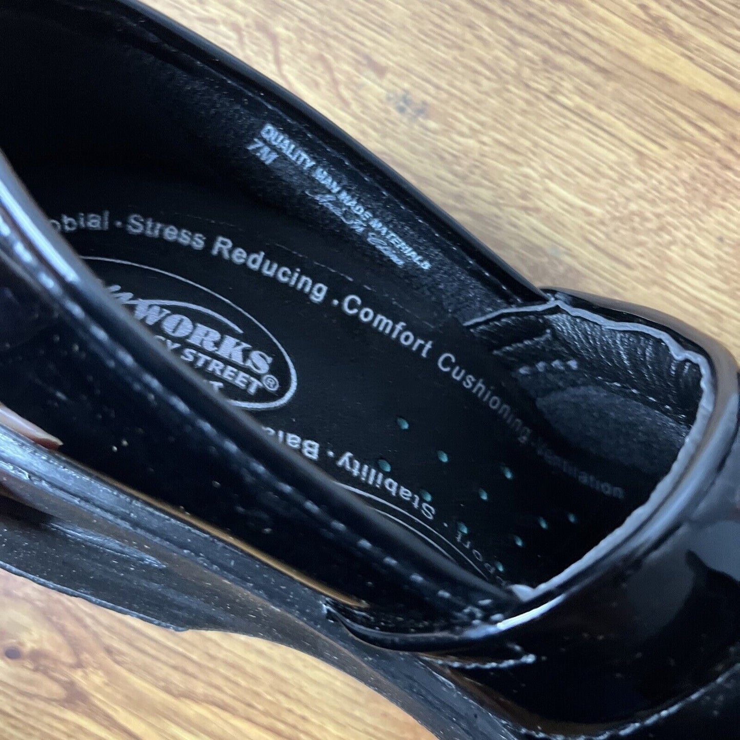 Easy Works Women's LYNDEE Health Care Professional Shoe, Black Patent, 7M