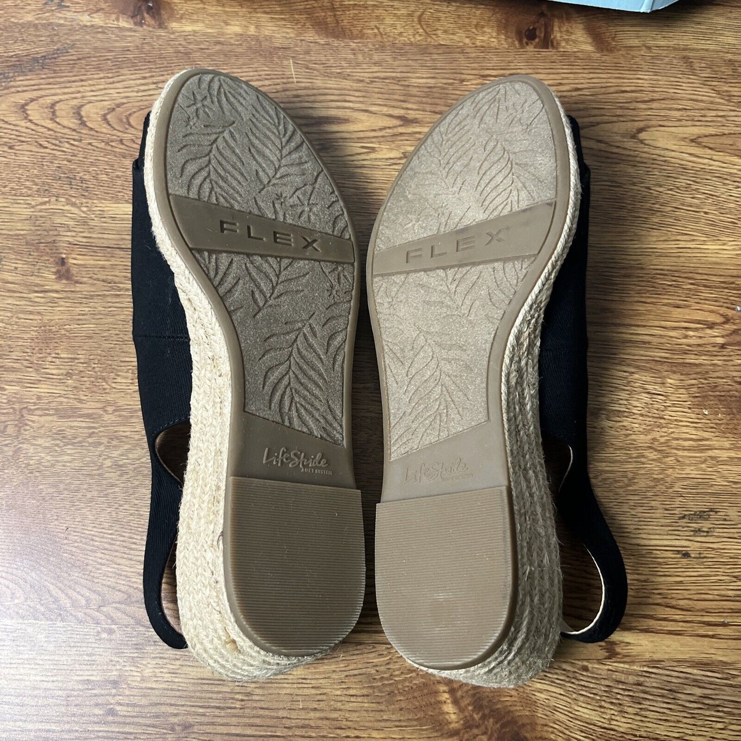 $69.99 Life Stride Women's SOCIALITE Sandal Black Size 10M