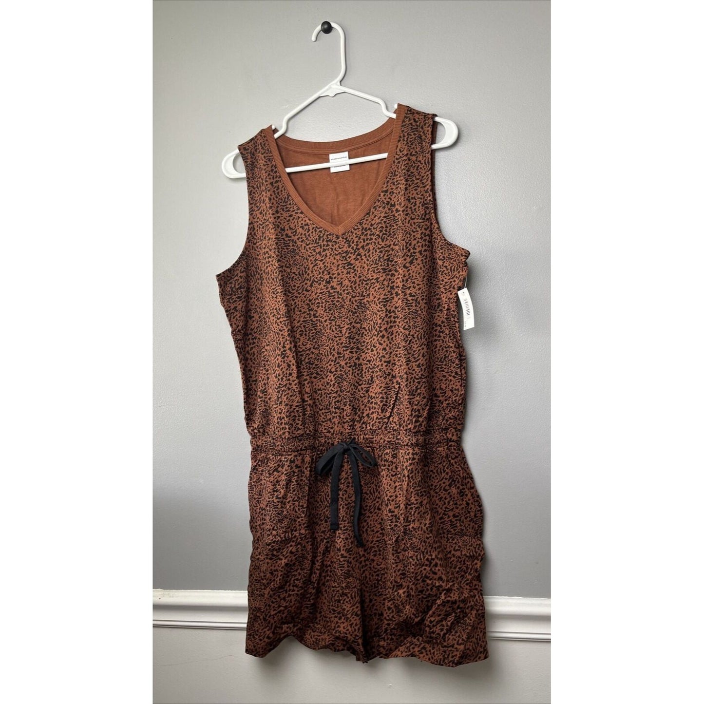 Amazon Essentials Cheetah Terry Fleece Romper Size Large