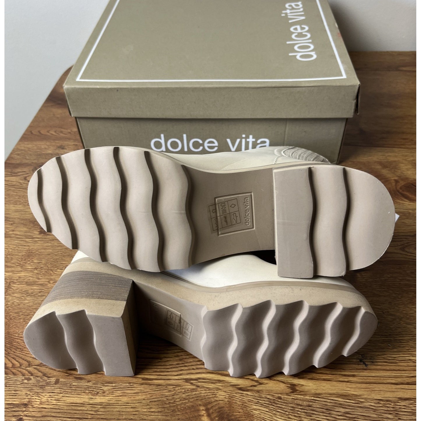 Dolce Vita women's martey h2o boots in IVORY LEATHER - Size 7