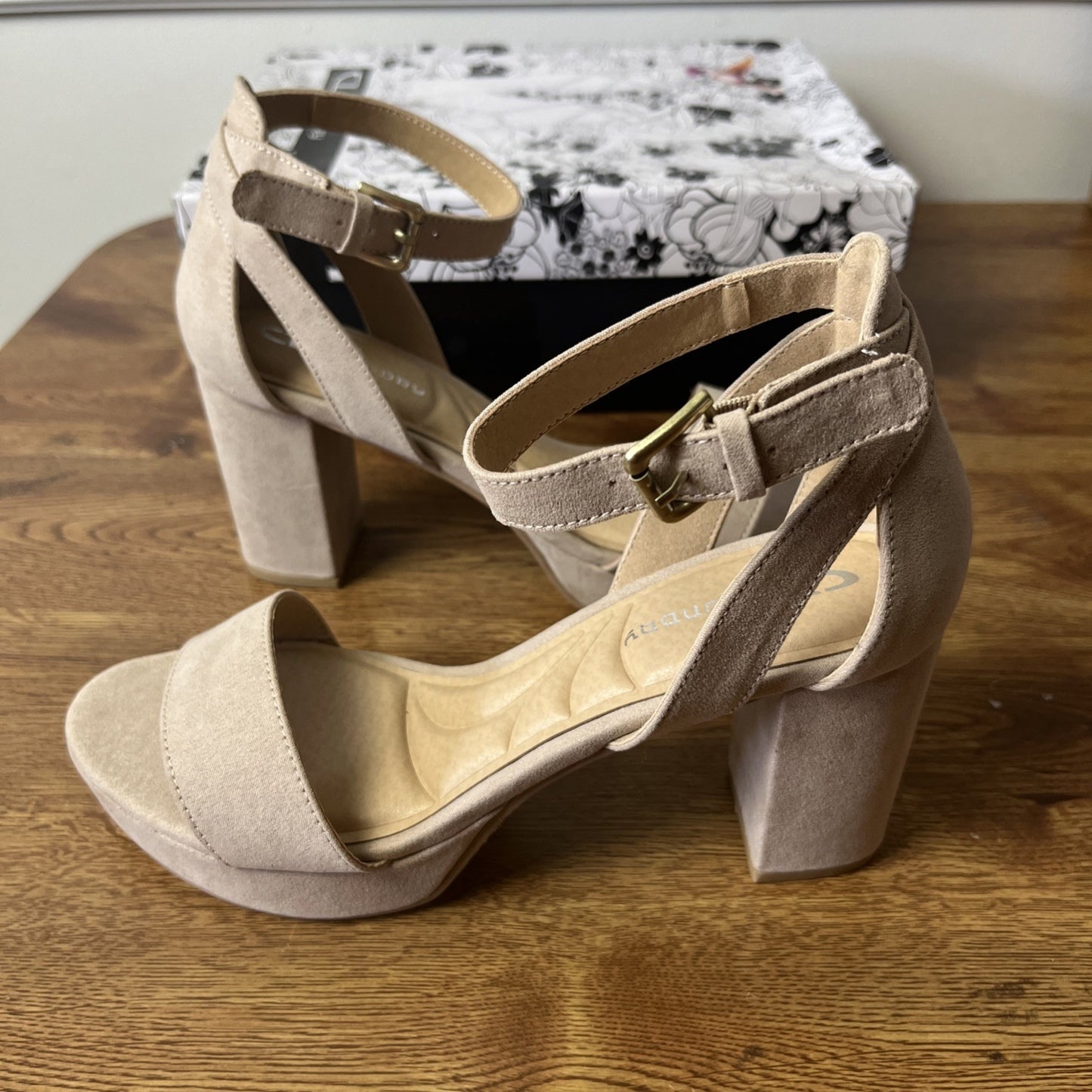 CL By Laundry Women's Go On 2 Heeled Strappy Sandal, Size 7 M, Nude