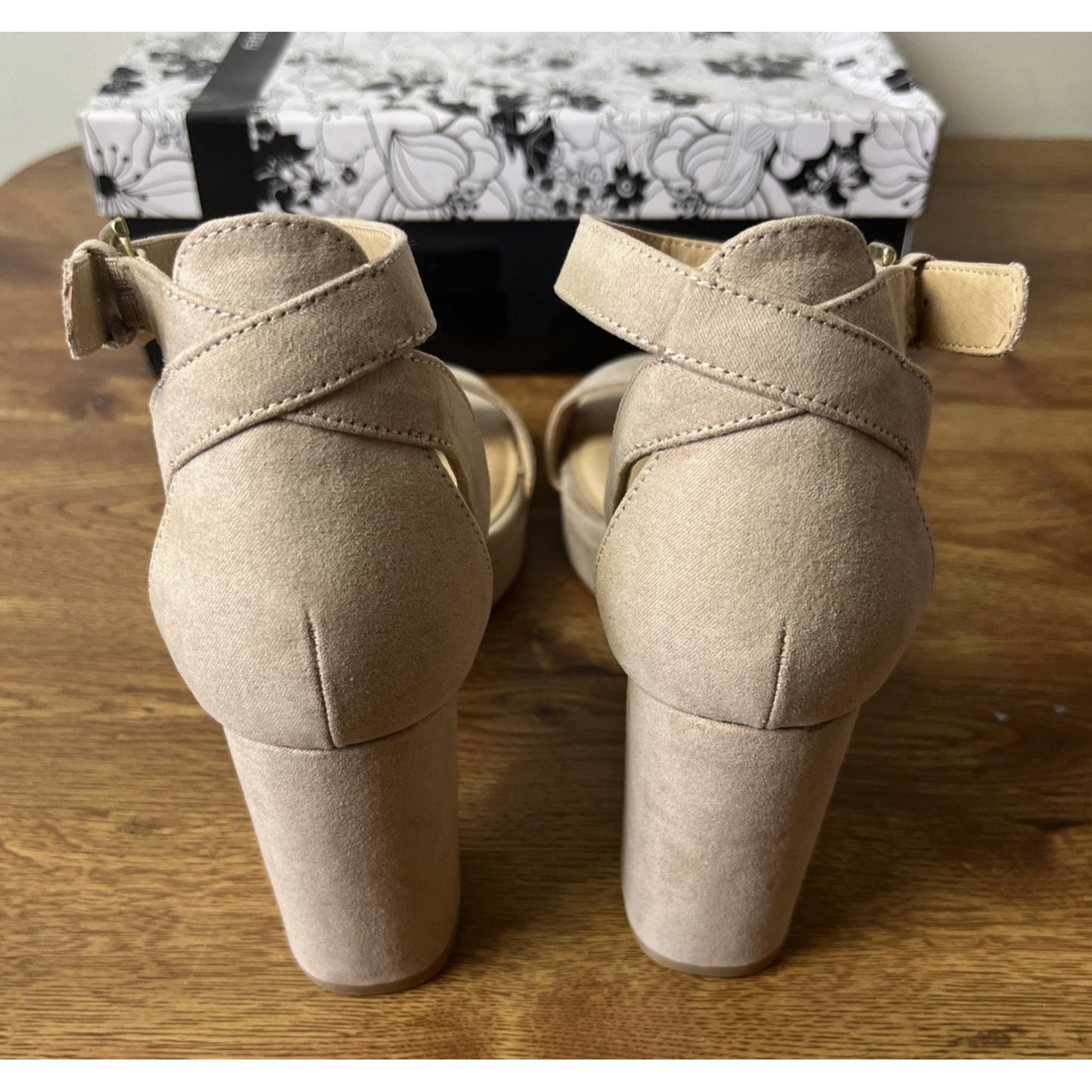 CL By Laundry Women's Go On 2 Heeled Strappy Sandal, Size 7 M, Nude
