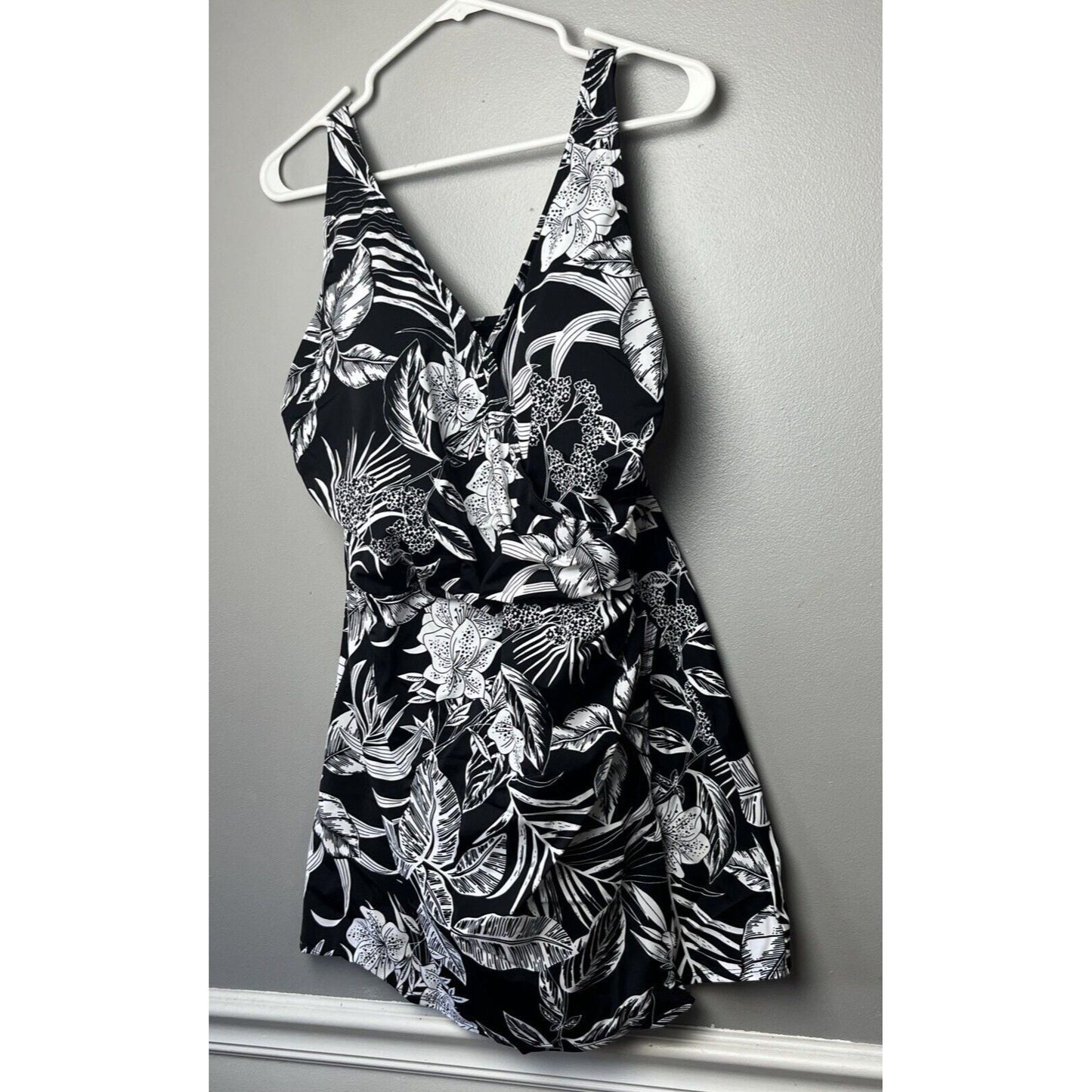 Denim & Co. Beach V-Neck Wrap Front Swim Dress (Black Tropical, Size 16) A468465