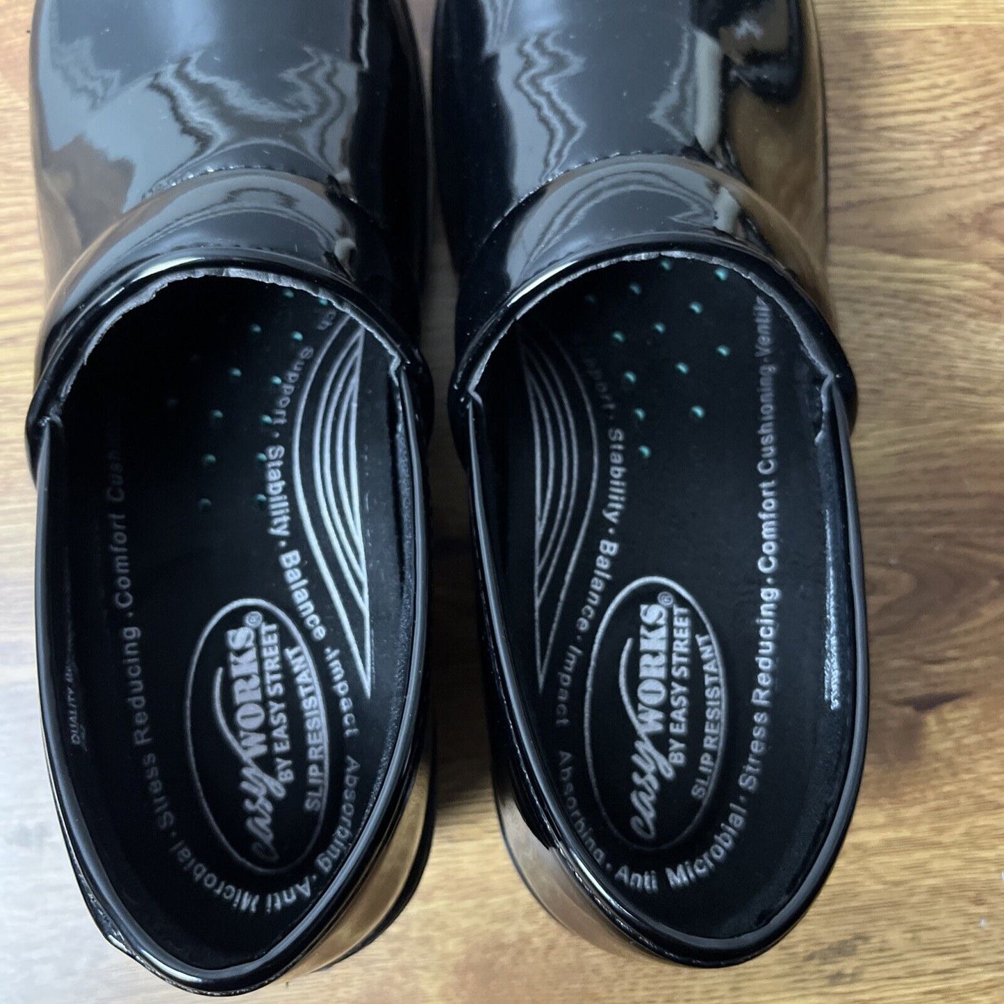 Easy Works Women's LYNDEE Health Care Professional Shoe, Black Patent, 7M