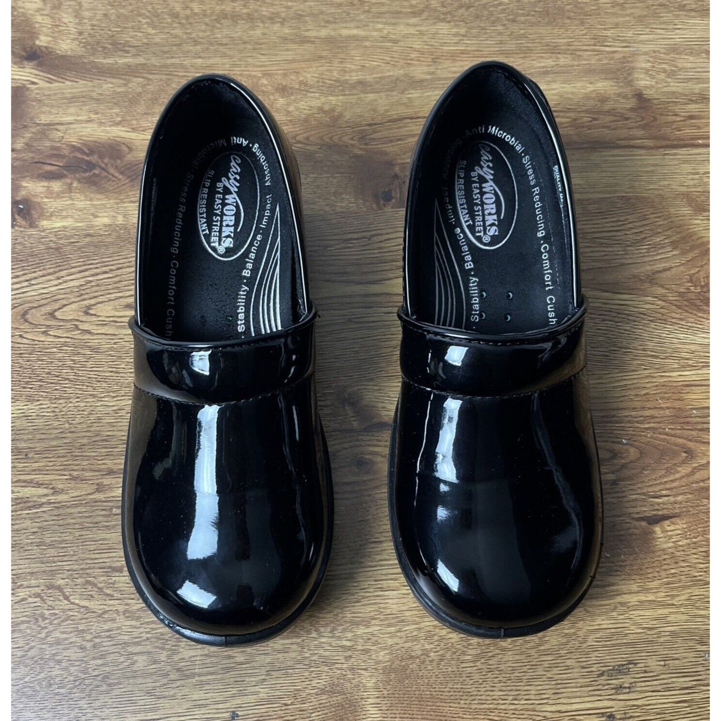 Easy Works Women's LYNDEE Health Care Professional Shoe, Black Patent, 7M