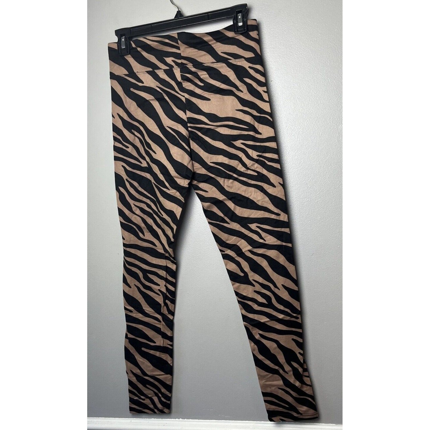 Cuddl Duds Flexwear Leggings Taupe Animal Small NWOT A302335