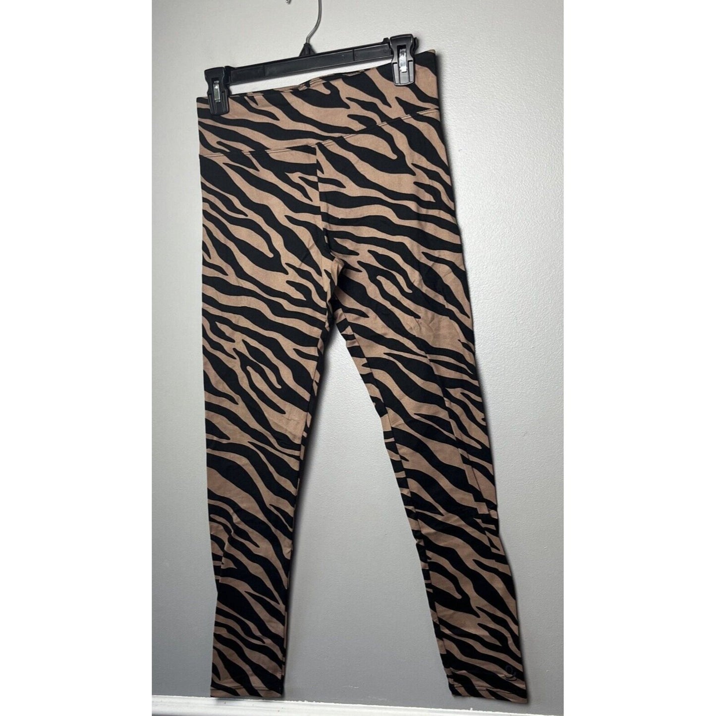 Cuddl Duds Flexwear Leggings Taupe Animal Small NWOT A302335