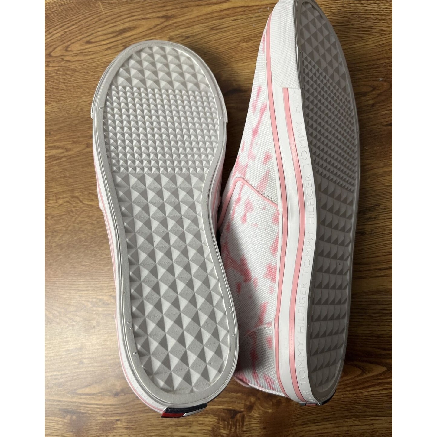Tommy Hilfiger Women's Oaklyn Twin Gore Slip-On Sneakers Shoes Tie Dye Pink 9M