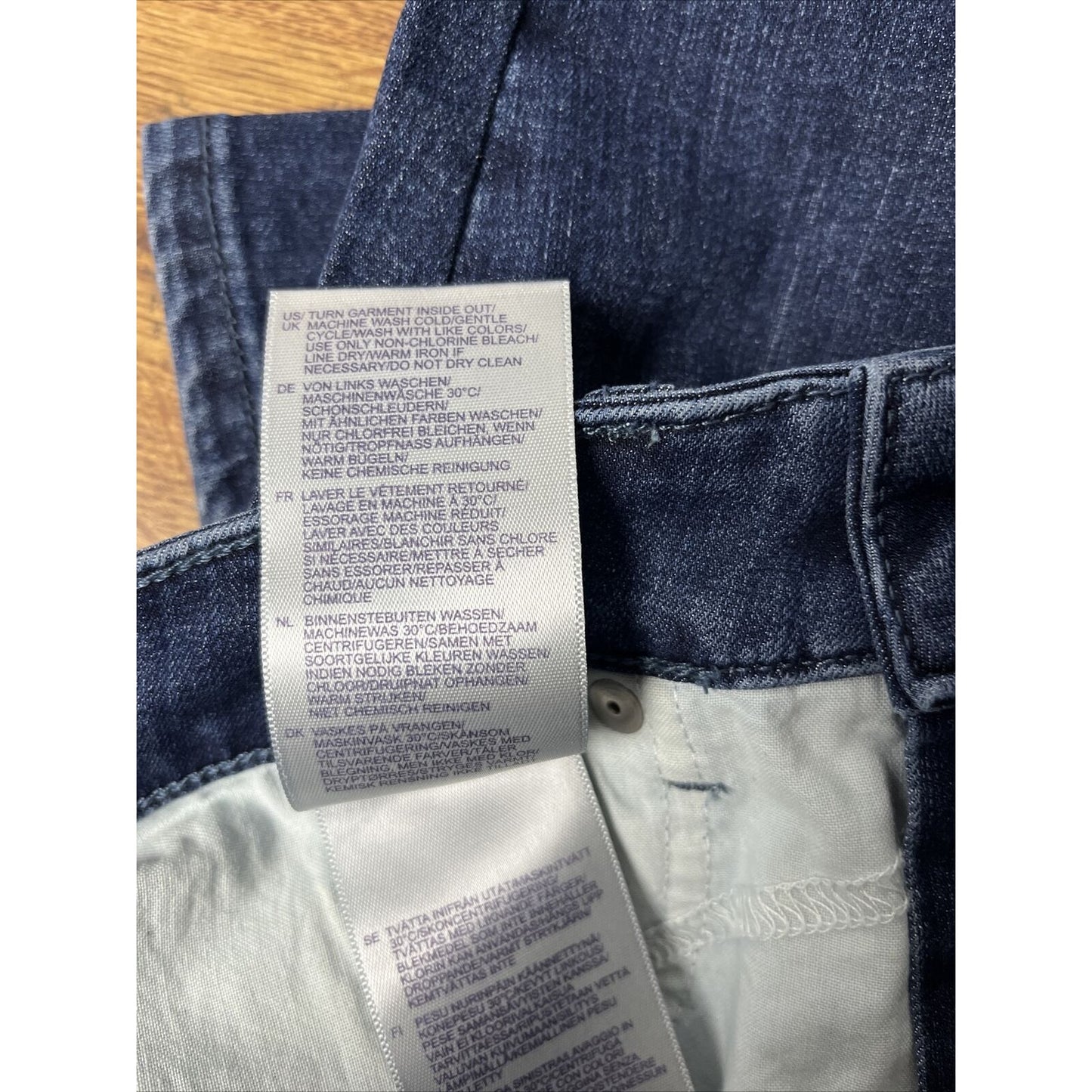 NYDJ Womens SZ 10P DARK WASH Capri Crop JEAN Cool Embrace 2 Snap STRETCH, SLIT