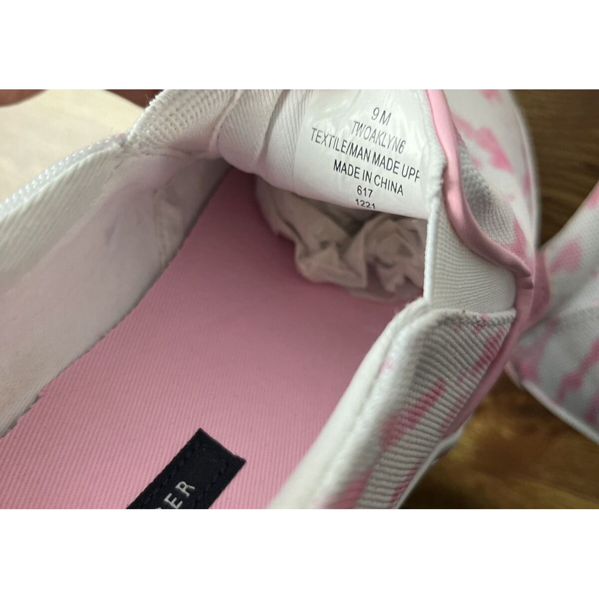 Tommy Hilfiger Women's Oaklyn Twin Gore Slip-On Sneakers Shoes Tie Dye Pink 9M