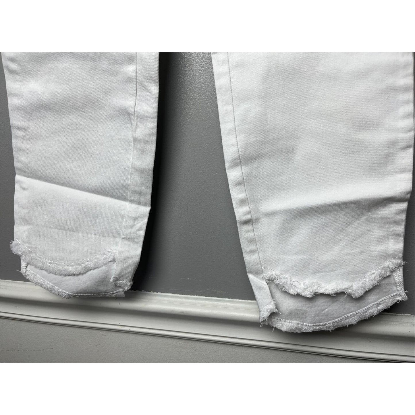Belle by Kim Gravel Regular TripleLuxe Twill Step Hem Jean (White, 14) A617223