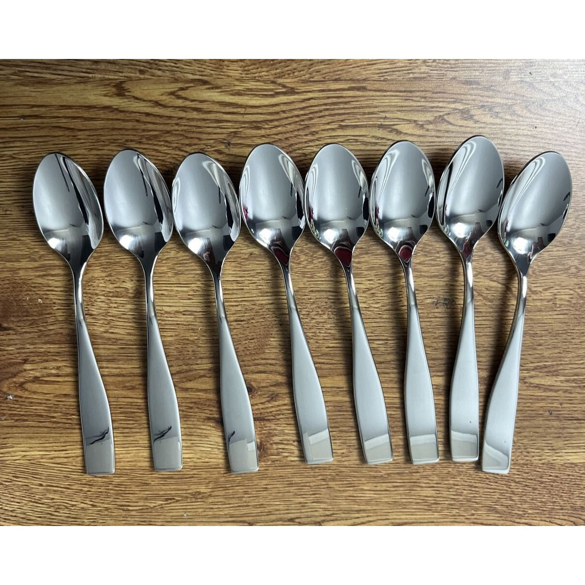 Our Table Beckett Mirror 18/10 Stainless Steel 40-Piece for 8 Flatware Set