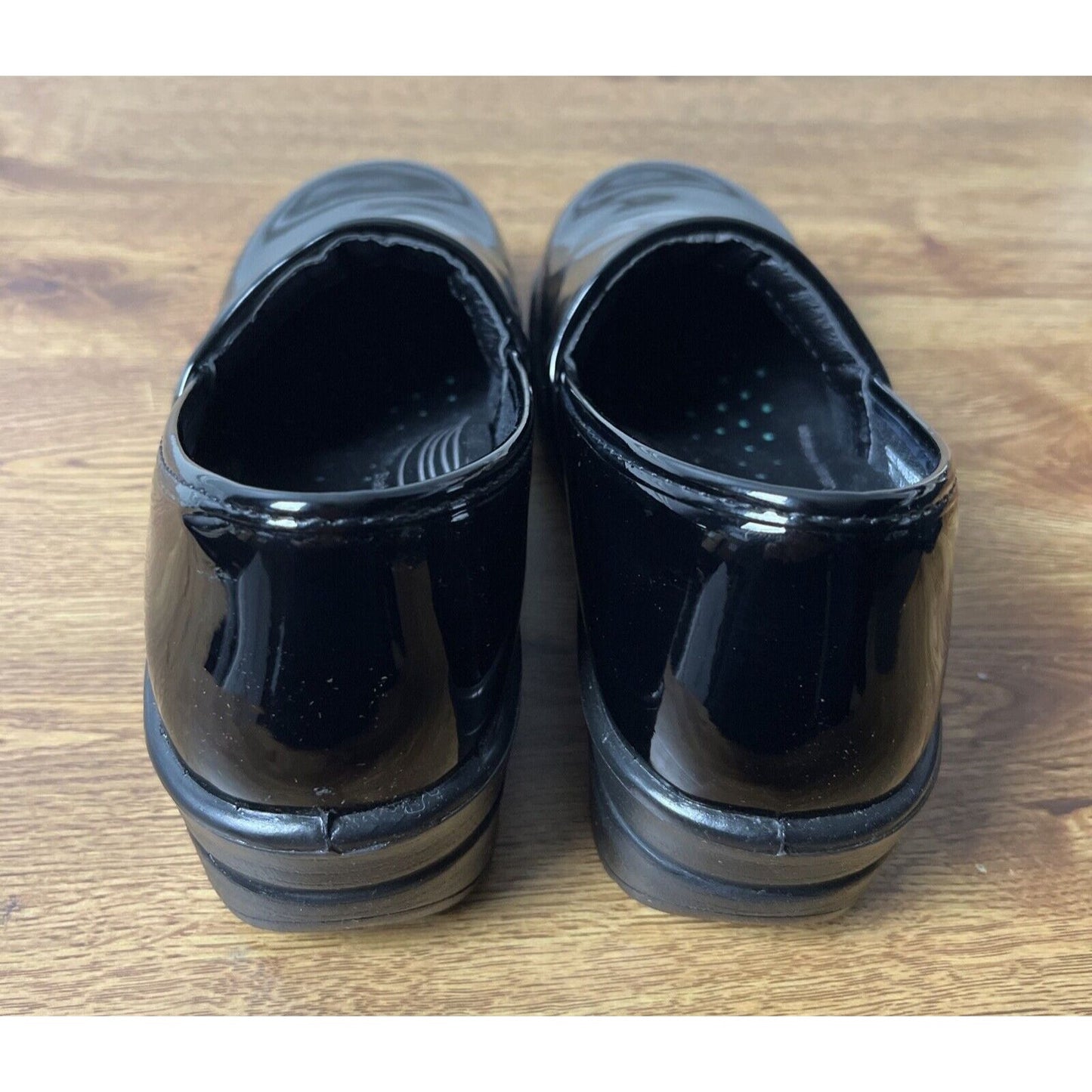 Easy Works Women's LYNDEE Health Care Professional Shoe, Black Patent, 7M