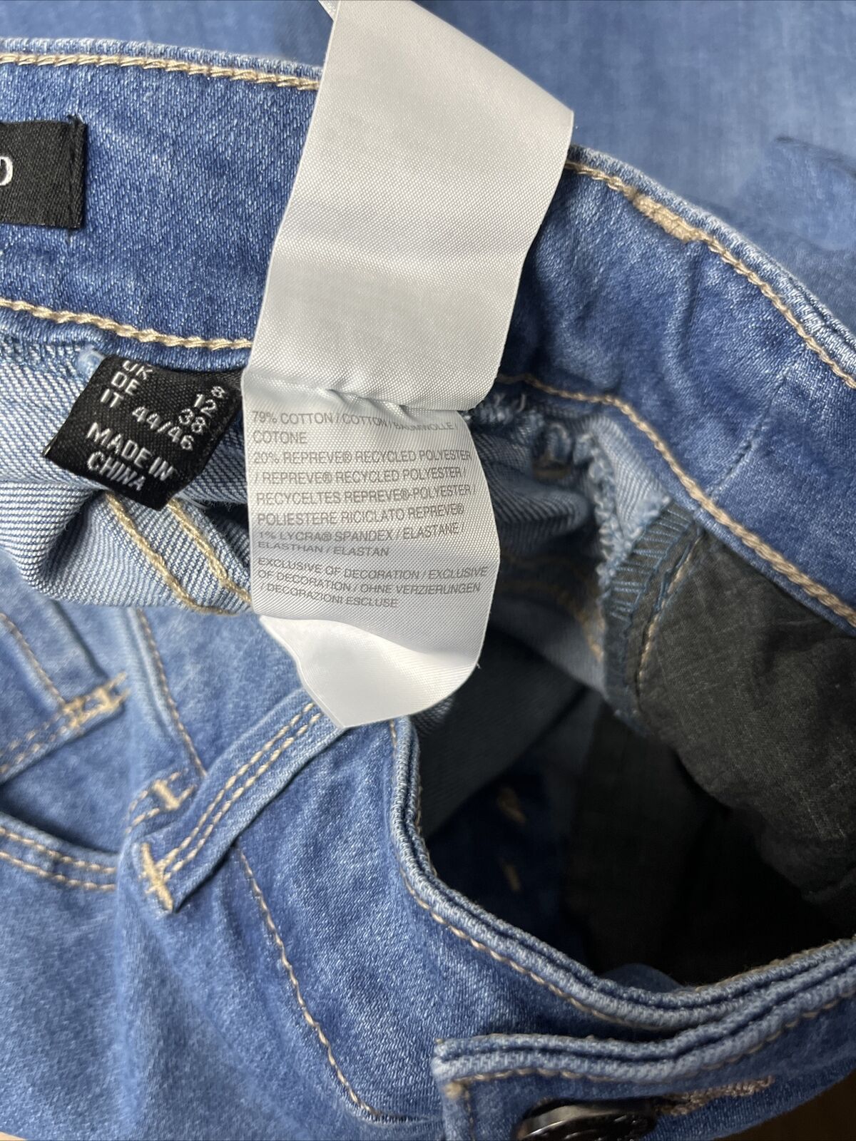 SUSAN GRAVER Straight Leg Ankle Jean with Frayed Hem Medium Wash Regular 8