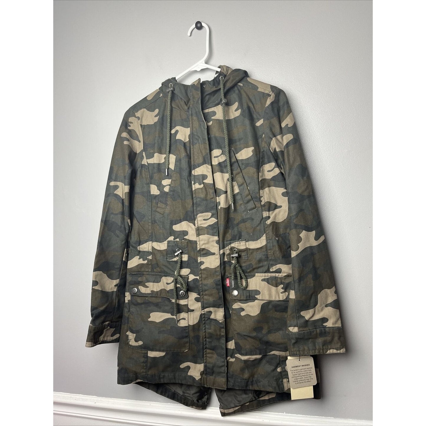 LEVI'S The Jess Cotton Fishtail Hooded Parka Jacket Green Camo Print