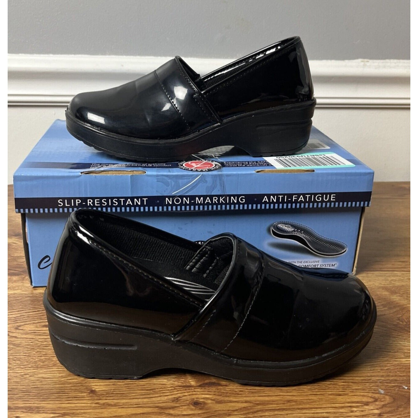 Easy Works Women's LYNDEE Health Care Professional Shoe, Black Patent, Size 6.5