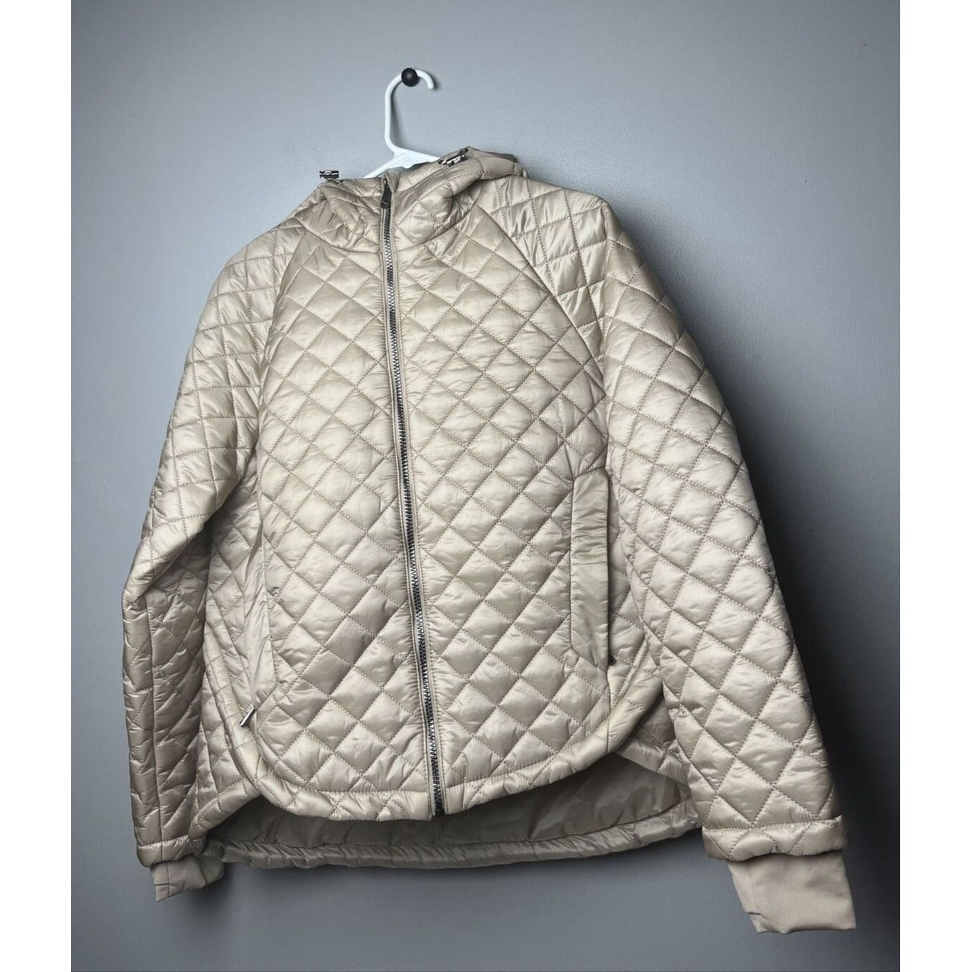 BCBGMAXAZRIA Quilted Hooded Zip Front Jacket Women's Medium $248 Champagne