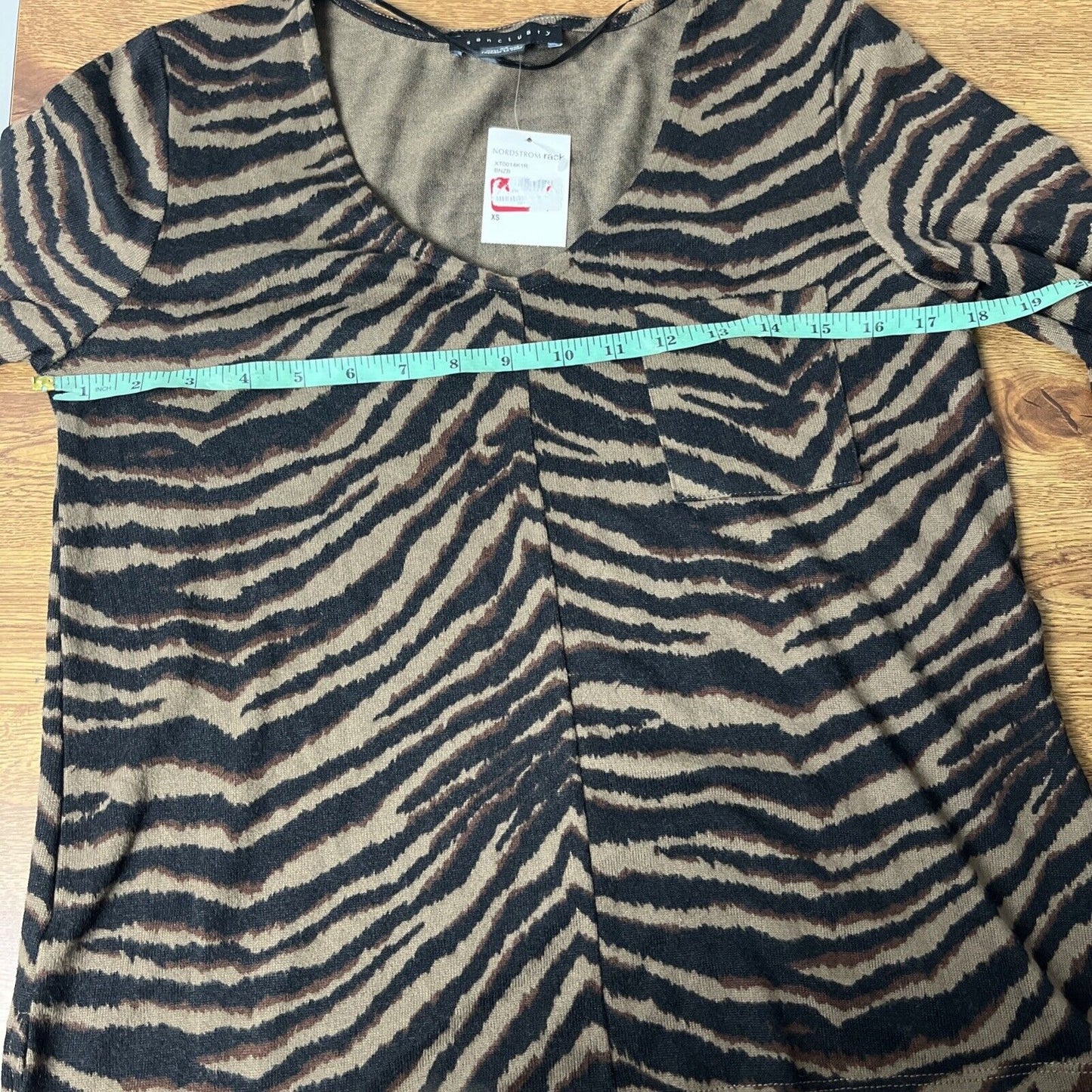 NWT SANCTUARY V-neck Cozy Pocket Sleeve Top In Brown Zebra Size XS