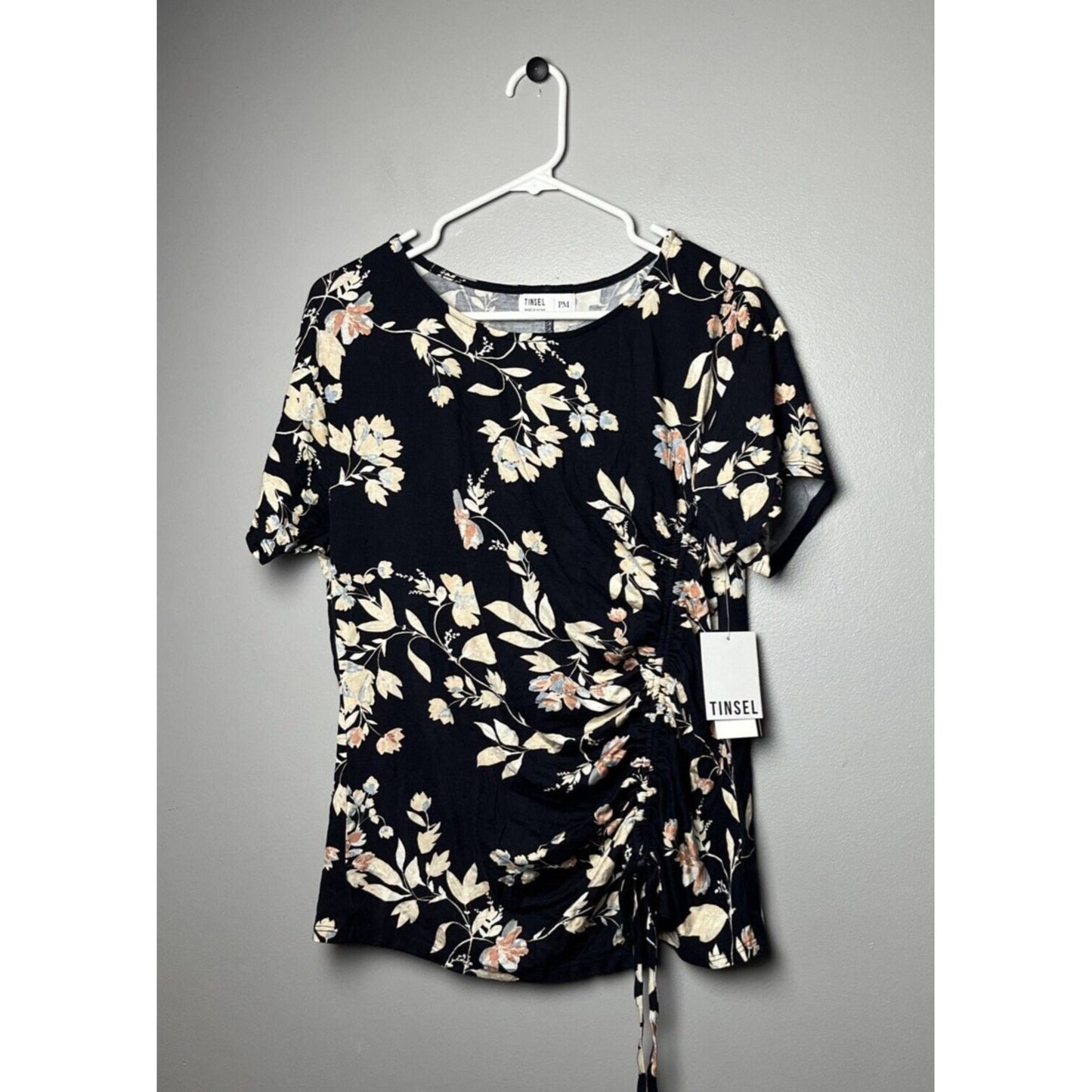 Tinsel Petite Black Floral Blouse Short Sleeve Size PM