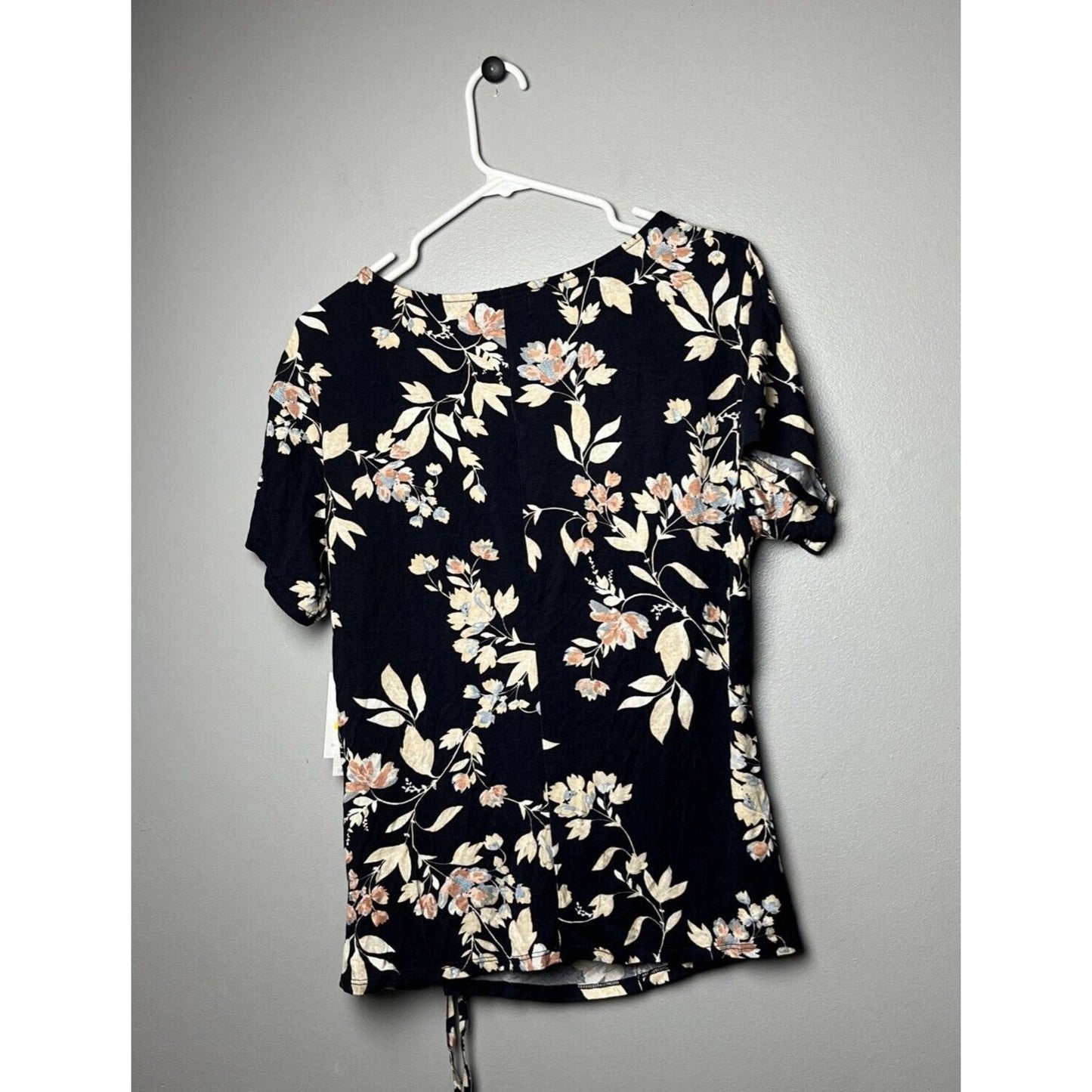 Tinsel Petite Black Floral Blouse Short Sleeve Size PM