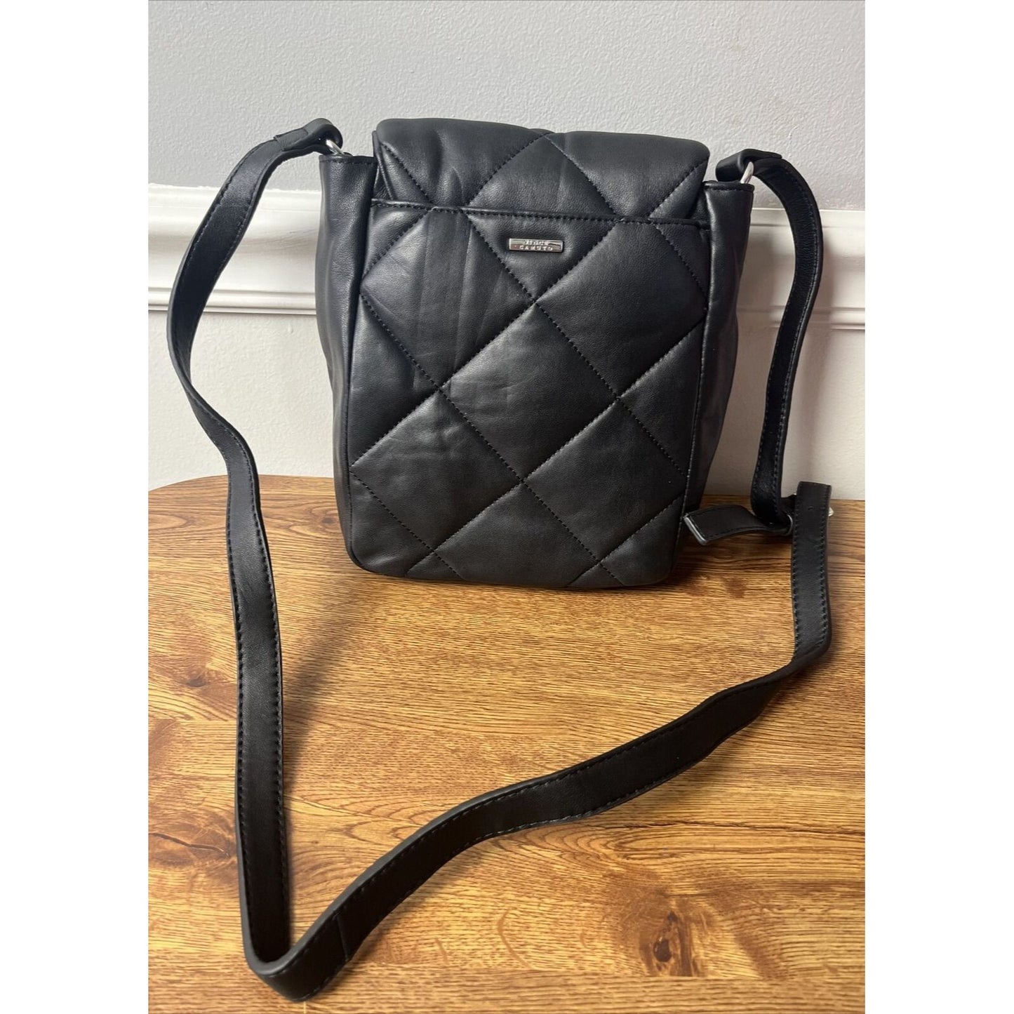 Vince Camuto Sz Small Quilted Leather Crossbody -Doty Black A514222
