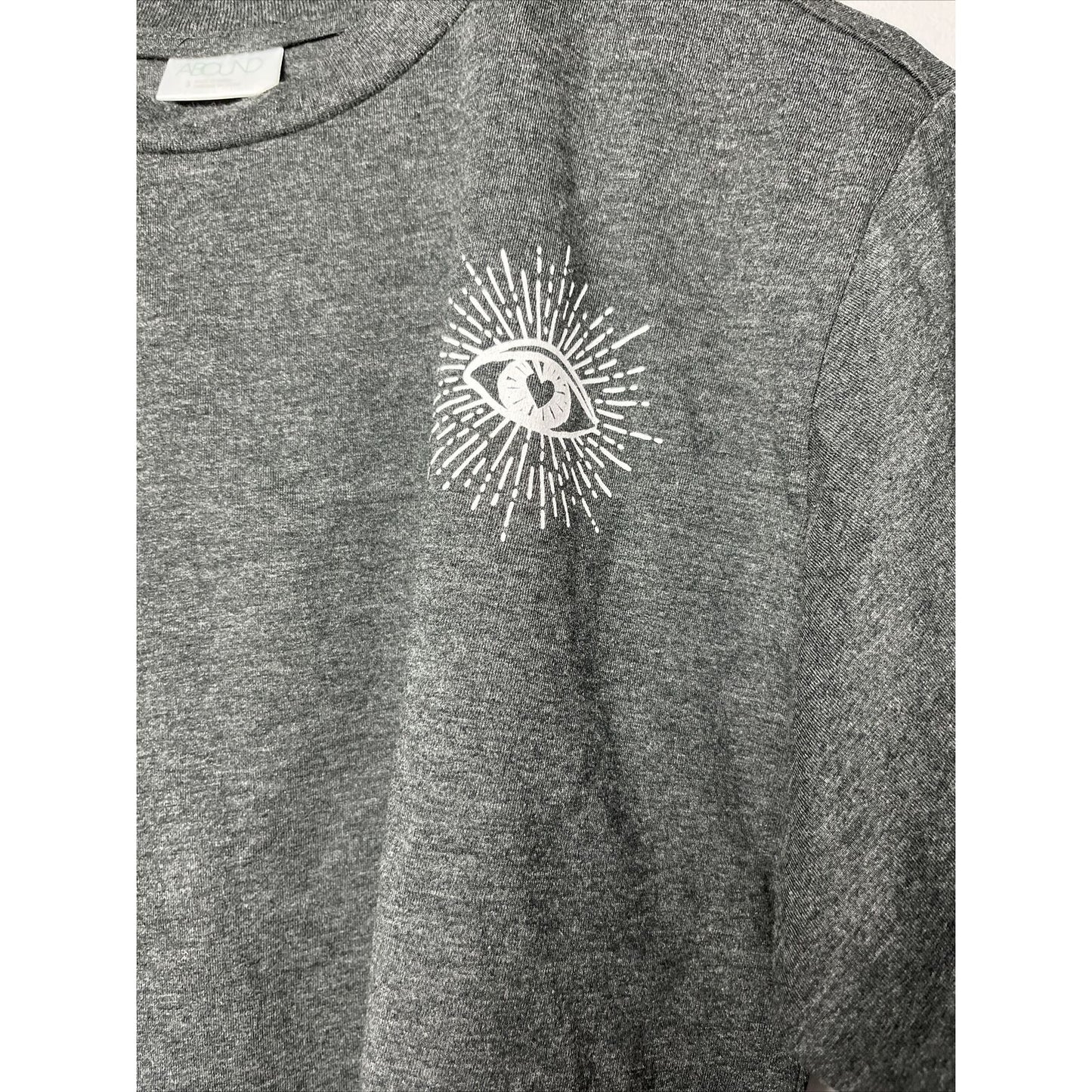 Abound Women's Gray Graphic Eye Crop T-shirt Size Small Short Sleeves Pullover