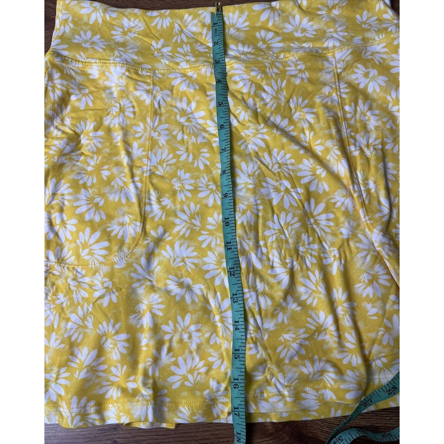 Cuddl Duds Flexwear Skort with Pockets (Yellow Daisy, Size Medium) A393171