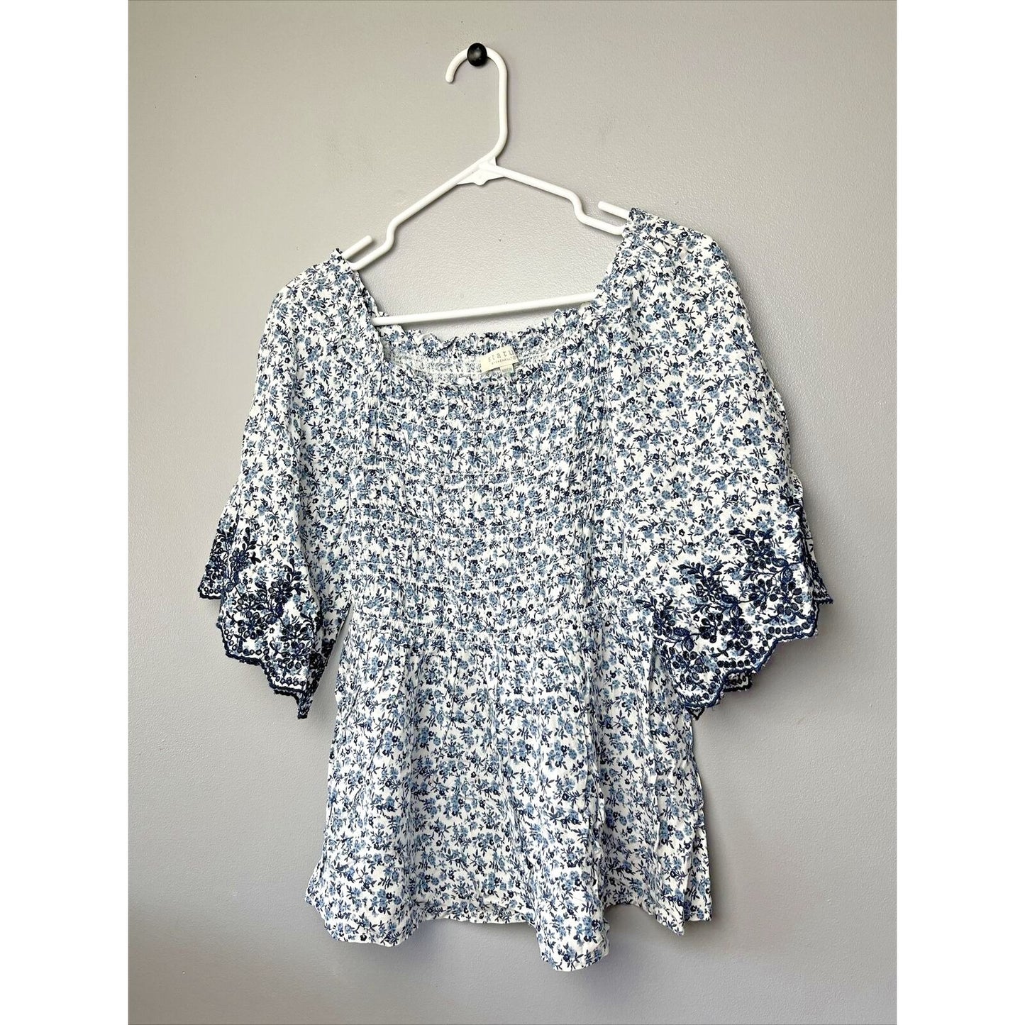 Status by Chenault Blue & White Smocked Floral Eyelet Flare Sleeve Blouse XS