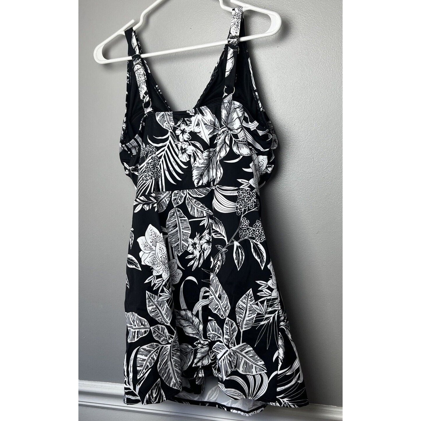 Denim & Co. Beach V-Neck Wrap Front Swim Dress (Black Tropical, Size 16) A468465