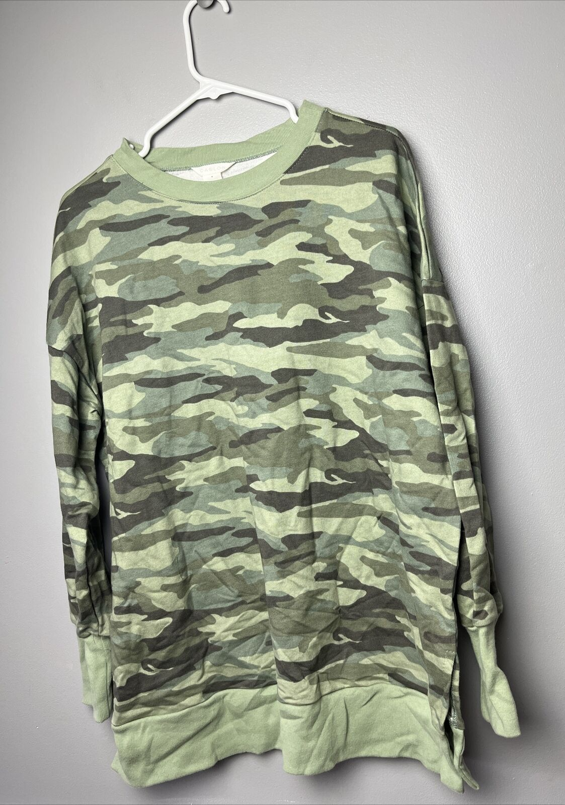 Caslon Womens Sweatshirt Crewneck Oversized Cotton Green Camo Size Medium Slits