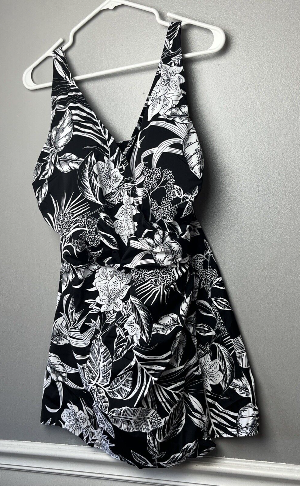 Denim & Co. Beach V-Neck Wrap Front Swim Dress (Black Tropical, Size 14) A468465